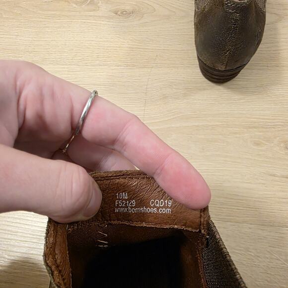 Born Brown Distressed Suede Chelsea Dallia Slip On Ankle Boots Size 10M - Picture 9 of 9